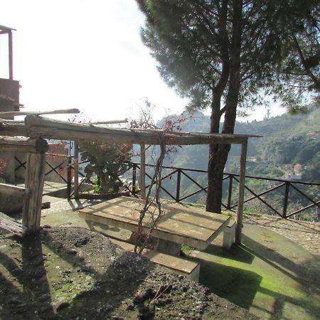 Hostal Rifugio Dei Tre Pini Castelmola Exterior foto