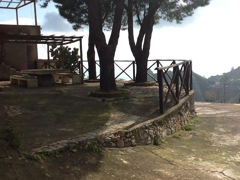 Hostal Rifugio Dei Tre Pini Castelmola Exterior foto