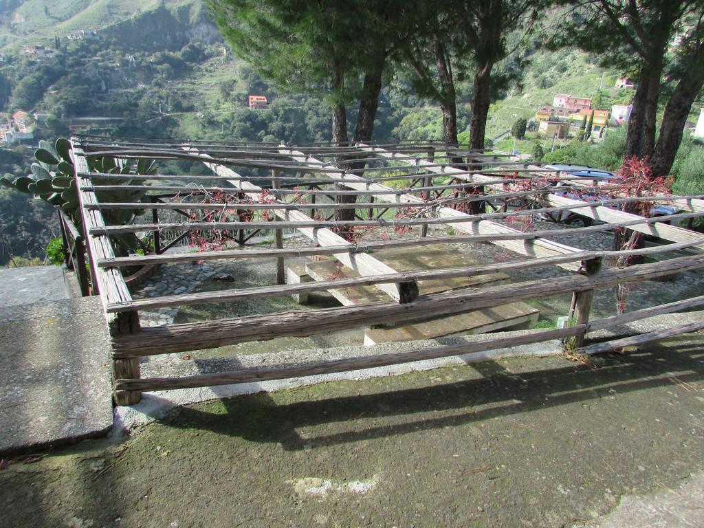 Hostal Rifugio Dei Tre Pini Castelmola Exterior foto