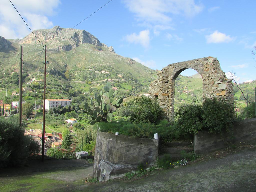 Hostal Rifugio Dei Tre Pini Castelmola Exterior foto