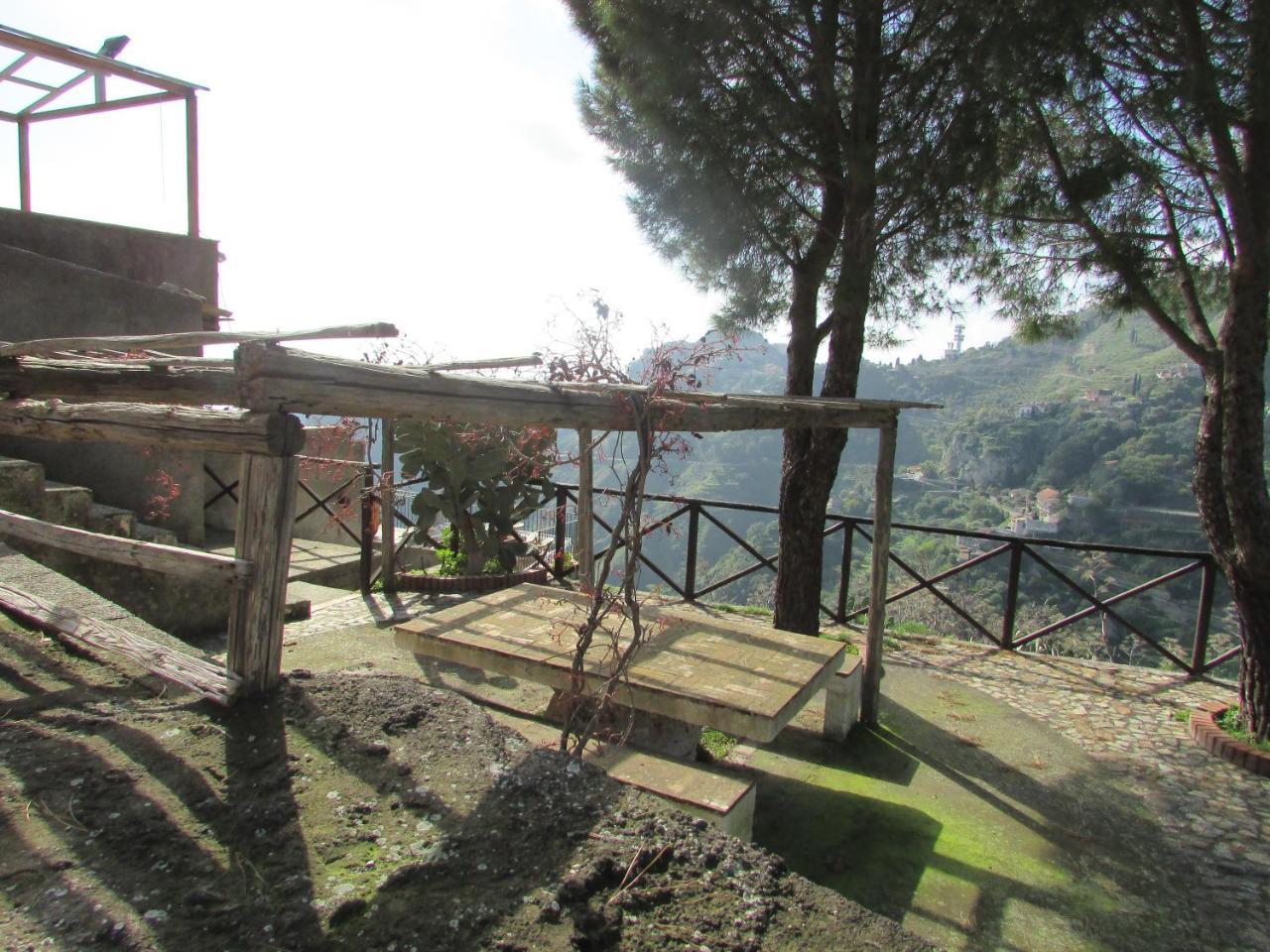 Hostal Rifugio Dei Tre Pini Castelmola Exterior foto